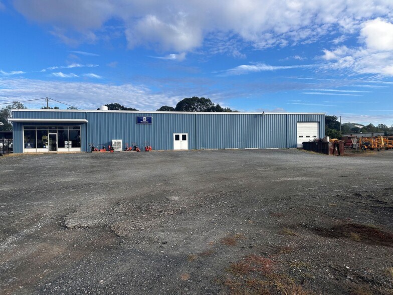 3904 Harris Ln, Lynchburg, VA à louer - Photo du bâtiment - Image 2 de 4