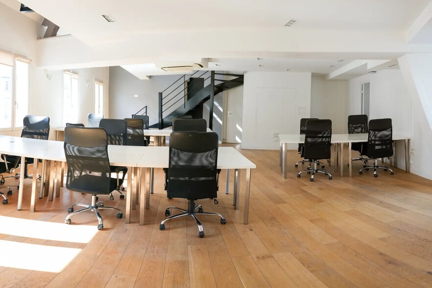 Coworking Space in Paris for lease - Interior Photo - Image 1 of 9