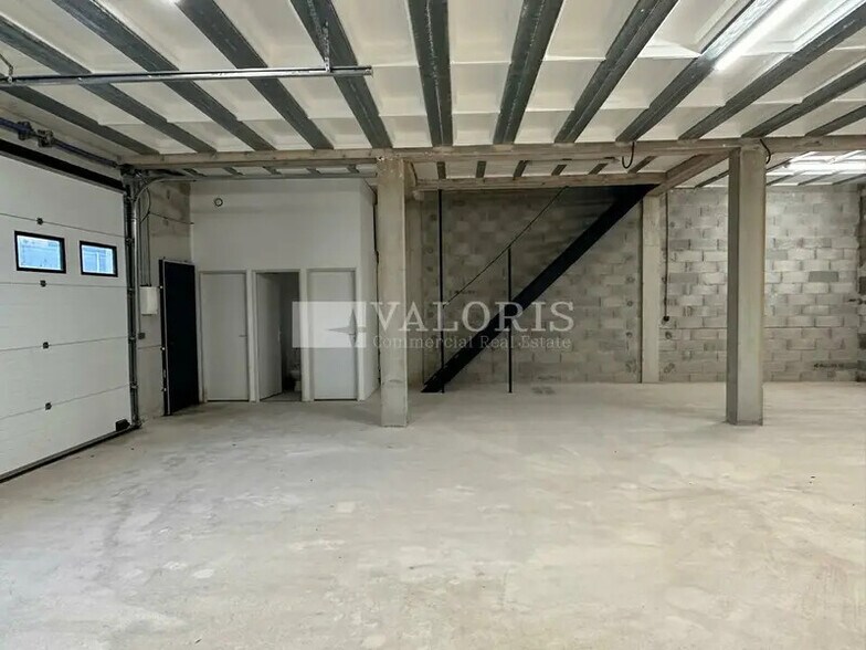 Rue Guy De Maupassant, Les Pennes-Mirabeau for lease - Interior Photo - Image 3 of 8