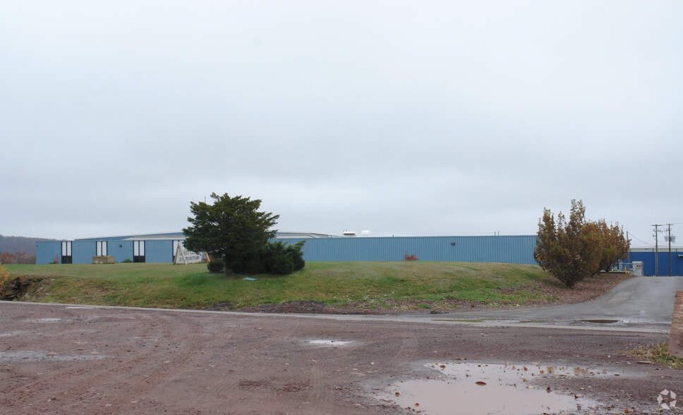 220 Oak Hill Rd, Mountain Top, PA à vendre - Photo du bâtiment - Image 2 de 70