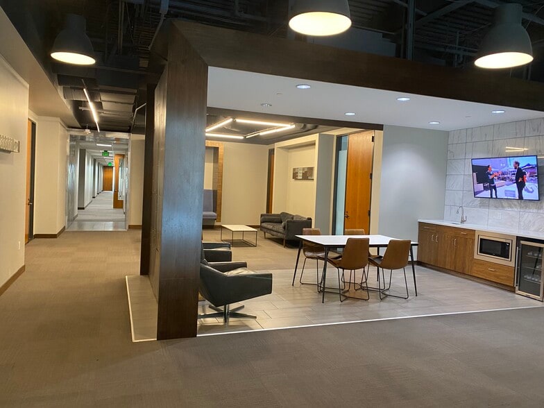 2200 E Williams Field Rd, Gilbert, AZ for lease - Interior Photo - Image 2 of 13