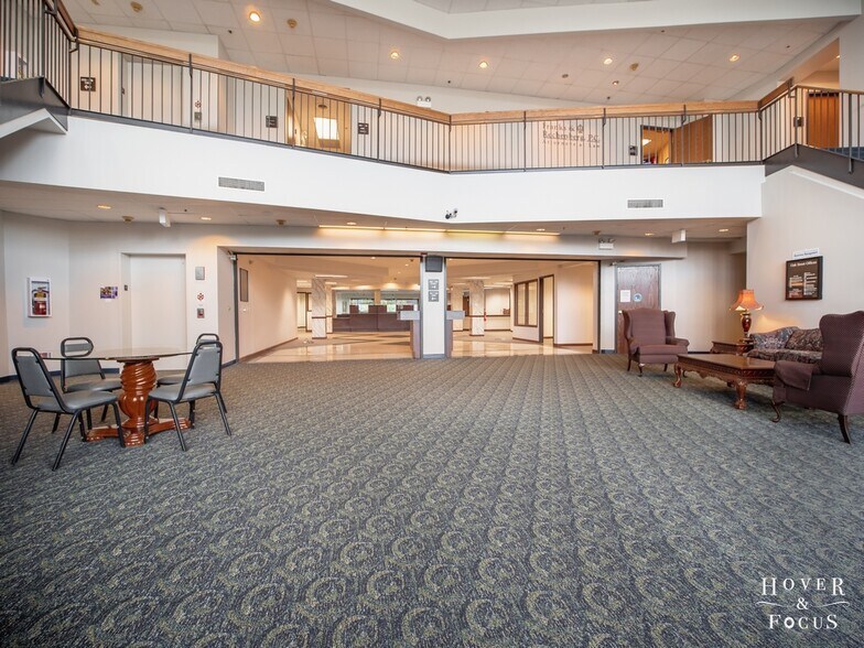 1301 Pyott Rd, Lake In The Hills, IL à louer - Photo intérieure - Image 2 de 6