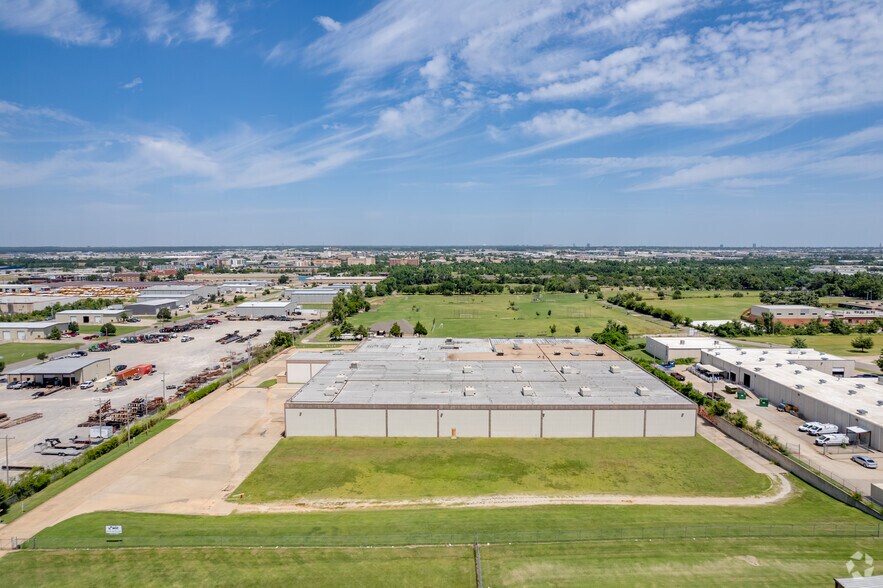 4249 SW 29th St, Oklahoma City, OK à louer - Photo du bâtiment - Image 2 de 12