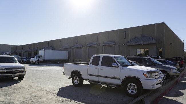 More details for 3208-3214 Skylane Dr, Carrollton, TX - Flex for Lease