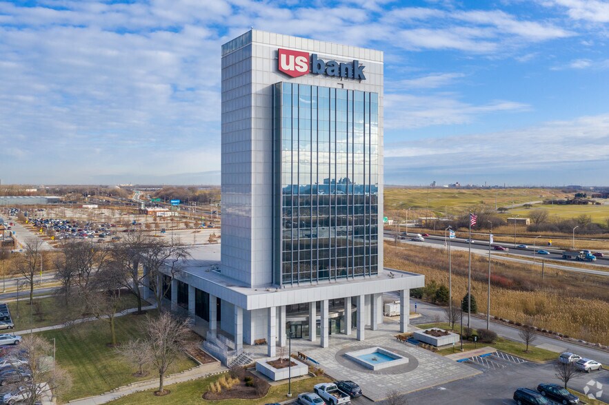 1000 E 111th St, Chicago, IL à louer - Photo du bâtiment - Image 3 de 6