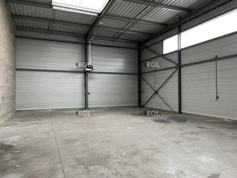 Flex in FRÉPILLON for lease - Interior Photo - Image 3 of 9