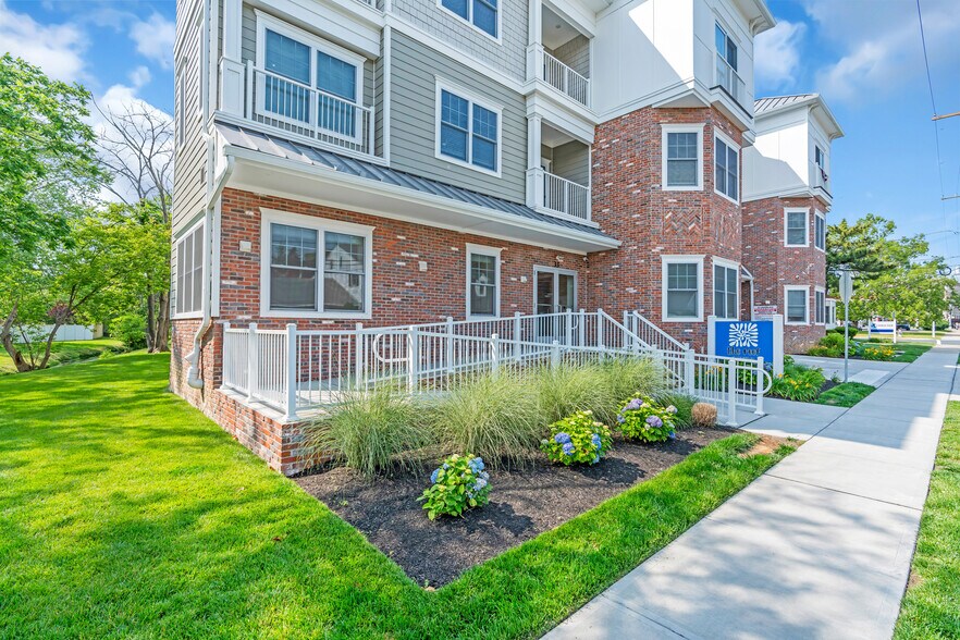 33 Union Ave, Manasquan, NJ à vendre - Photo du bâtiment - Image 1 de 111
