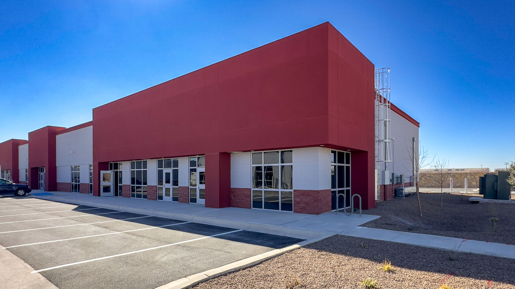 Hawkins Blvd, El Paso, TX à louer Photo du bâtiment- Image 1 de 2