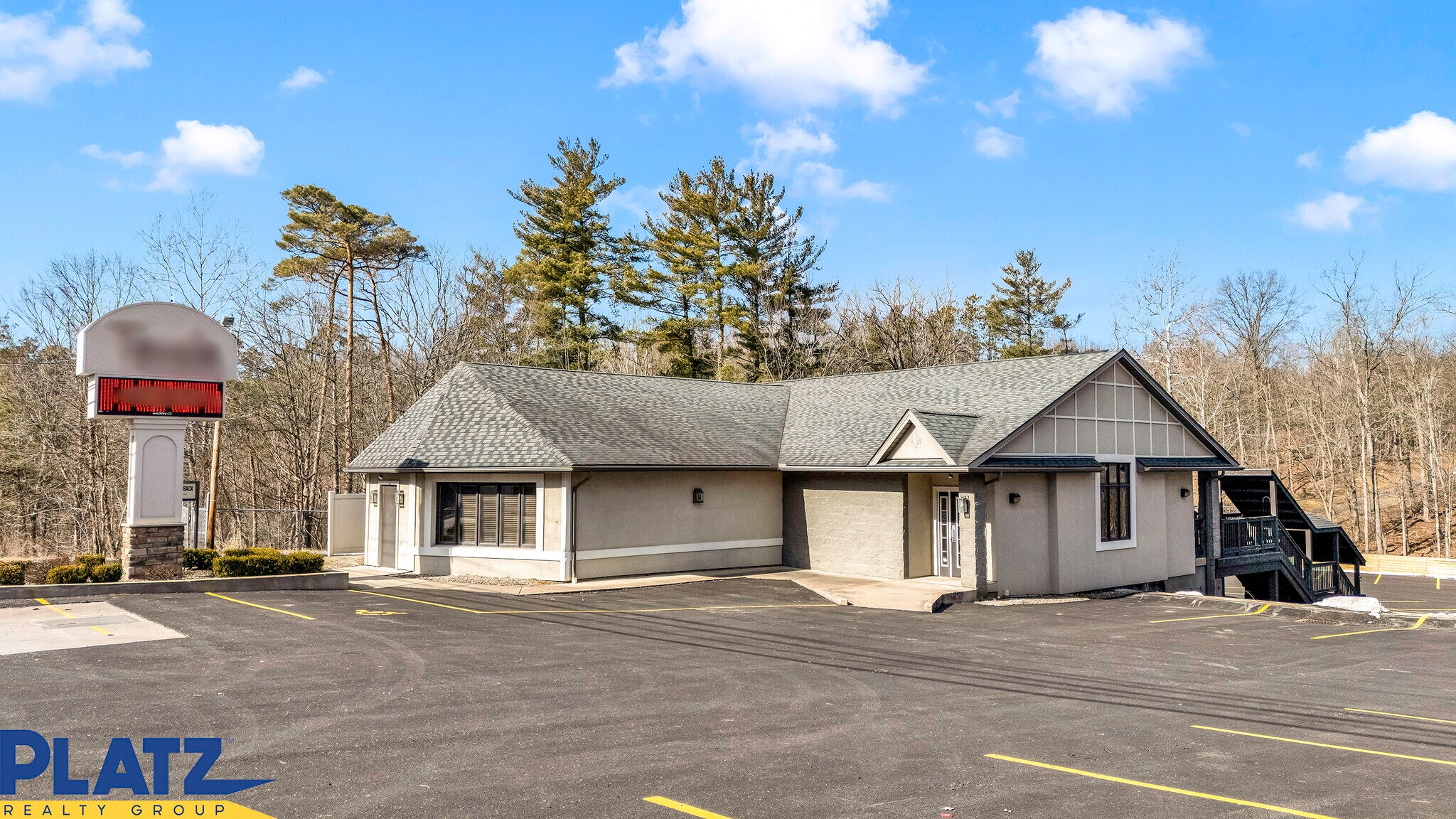 7098 Mahoning Ave, Youngstown, OH à vendre Photo du bâtiment- Image 1 de 17