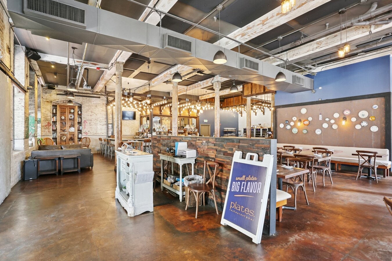 1051 Annunciation St, New Orleans, LA 70130 - Unité Restaurant -  - Photo intérieure - Image 1 of 11