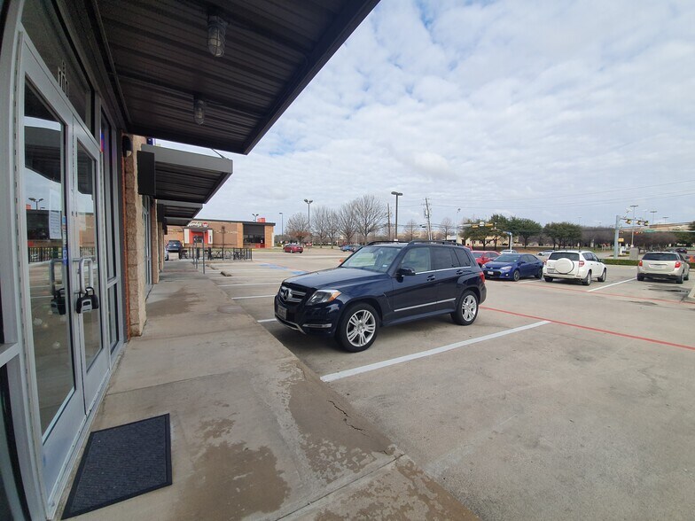 6100 W Park Blvd, Plano, TX à louer - Photo du bâtiment - Image 2 de 6