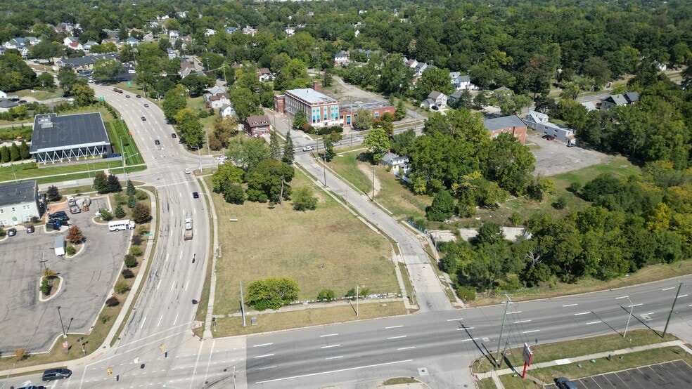 131 University Dr, Pontiac, MI for sale - Building Photo - Image 2 of 31