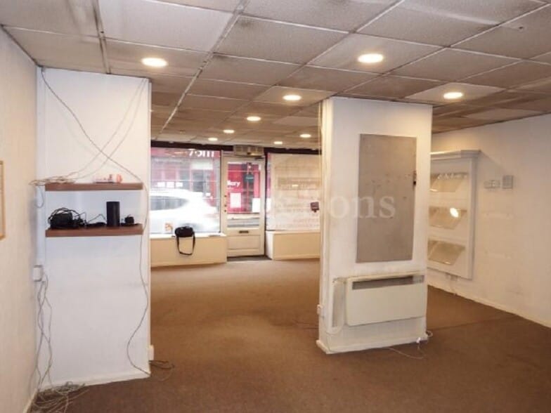 25 Commercial St, Pontypool for sale - Interior Photo - Image 2 of 9