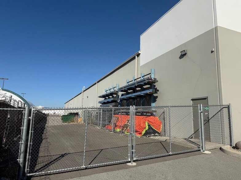 911 Linda Way, Sparks, NV for lease - Building Photo - Image 3 of 7