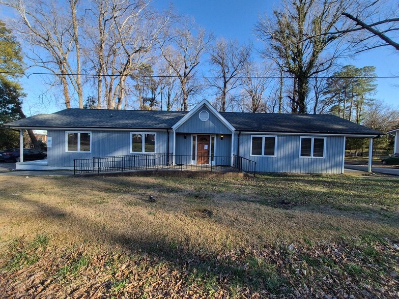 1600 Elm St, Sanford, NC à louer - Photo du bâtiment - Image 1 de 15