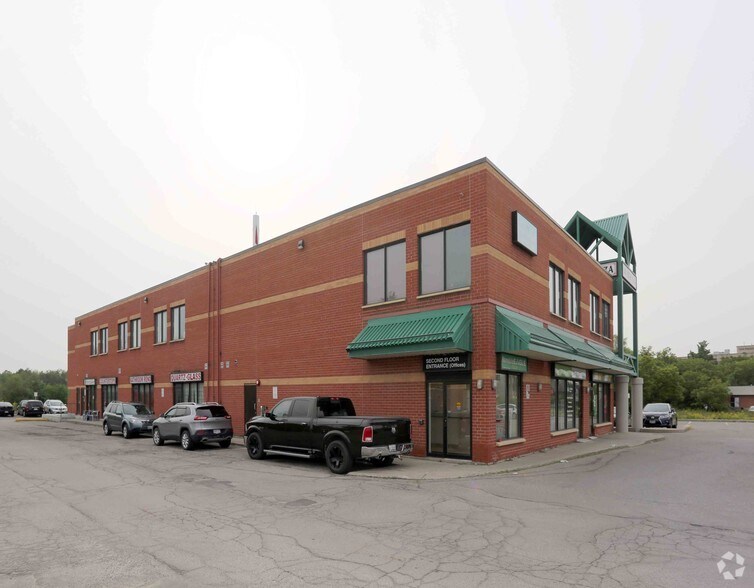 13025 Yonge St, Richmond Hill, ON à louer - Photo du bâtiment - Image 2 de 2