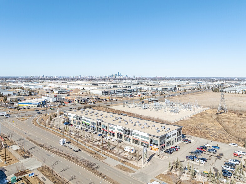 4914-4962 Roper Rd NW, Edmonton, AB à vendre - Aérien - Image 2 de 15