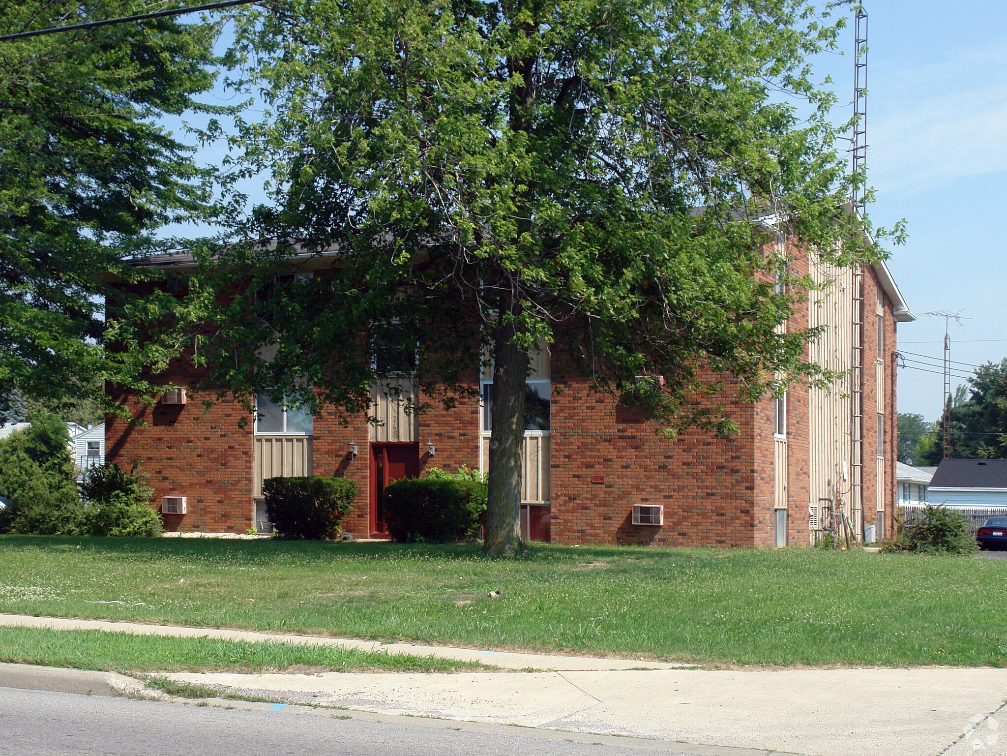 748 W Alexis Rd, Toledo, OH for sale Primary Photo- Image 1 of 3