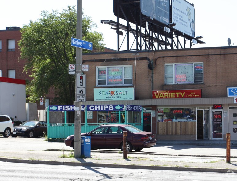 699-703 Lawrence Ave W, Toronto, ON à louer - Photo du bâtiment - Image 3 de 4