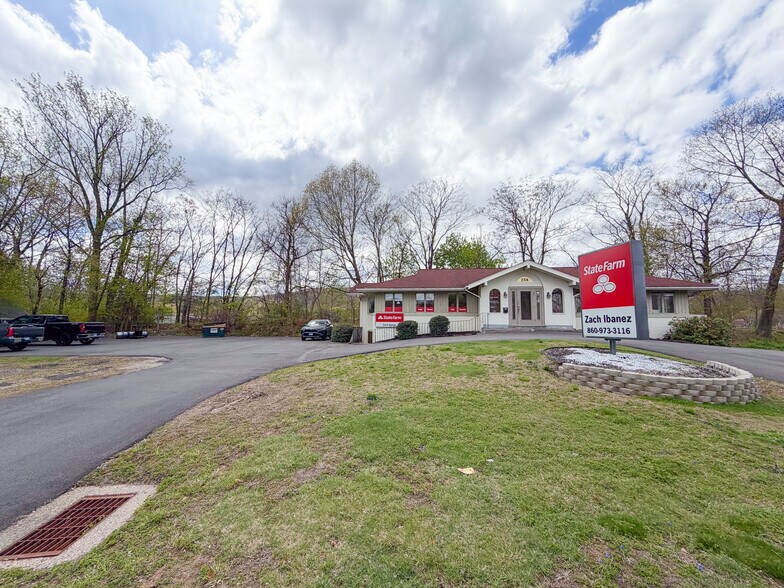 258 Middle St, Bristol, CT à vendre - Photo du bâtiment - Image 3 de 21
