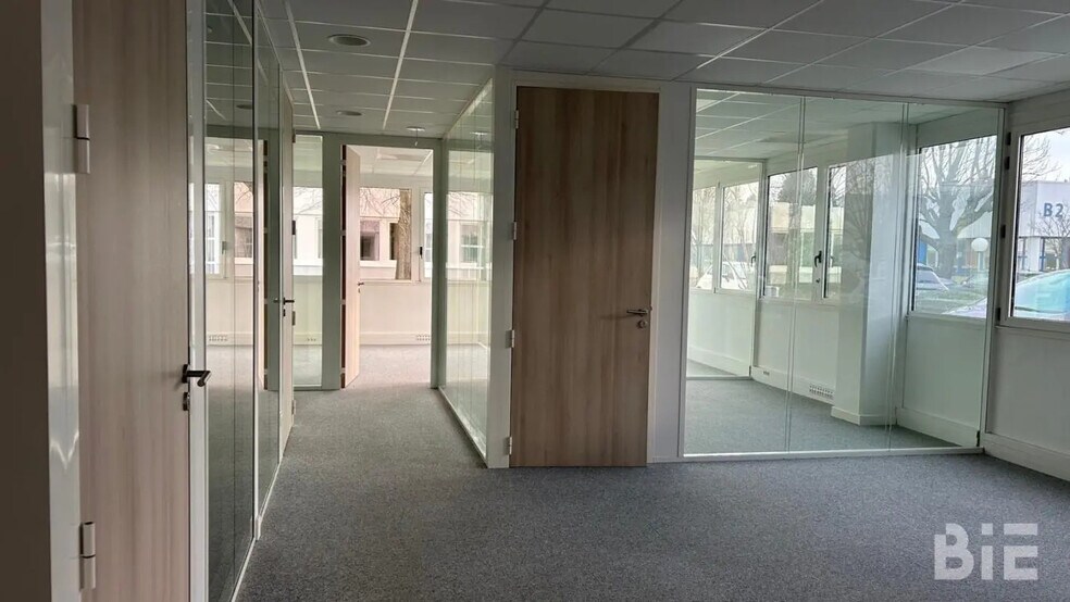 Office in Mérignac for lease - Building Photo - Image 3 of 6