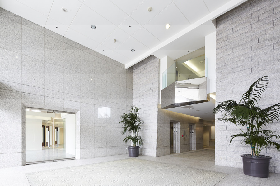 11900 W Olympic Blvd, Los Angeles, CA for lease Lobby- Image 1 of 4