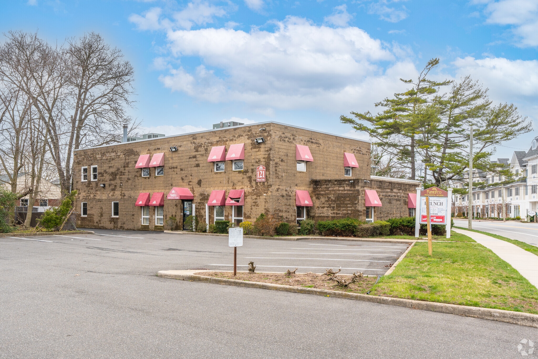 121 W Oak St, Amityville, NY for lease Primary Photo- Image 1 of 7