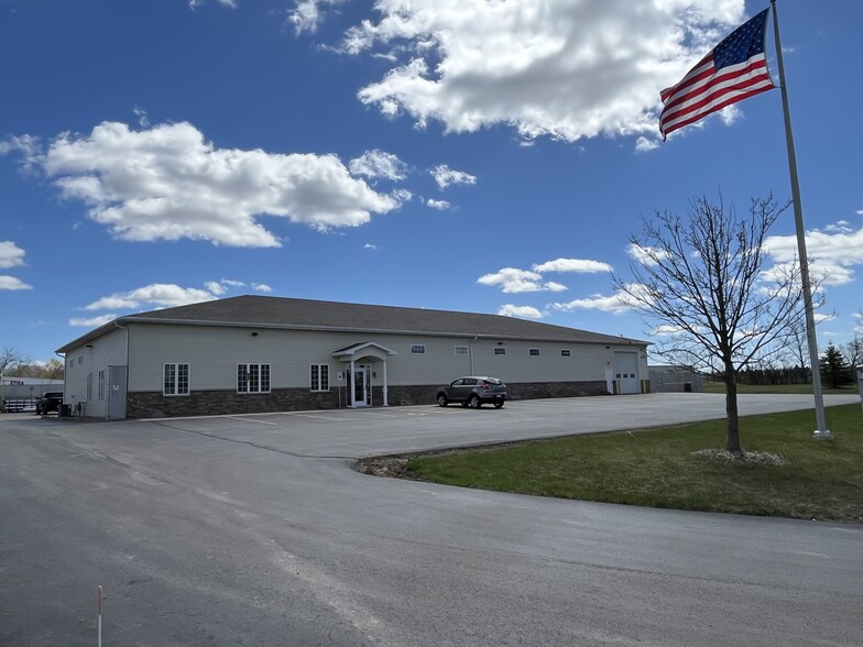 1925 W Packard St, Appleton, WI for lease - Building Photo - Image 1 of 11