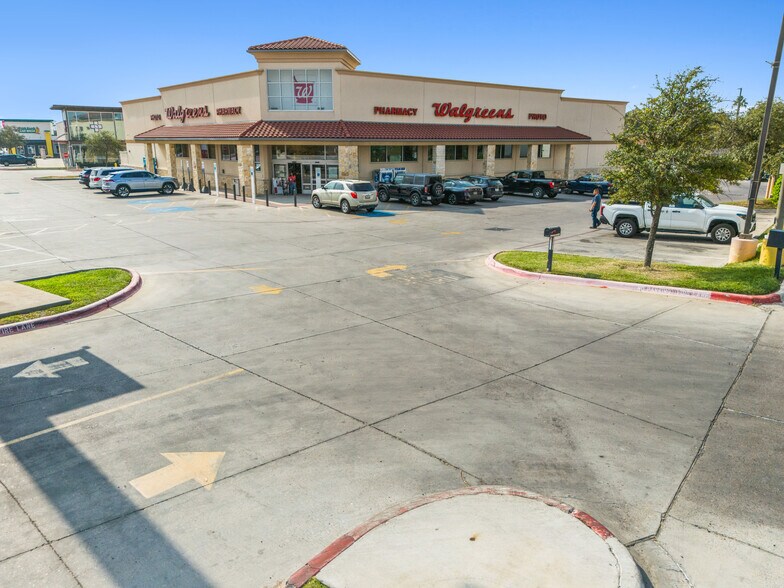 7610 Mcpherson Rd, Laredo, TX à vendre - Photo du bâtiment - Image 2 de 5