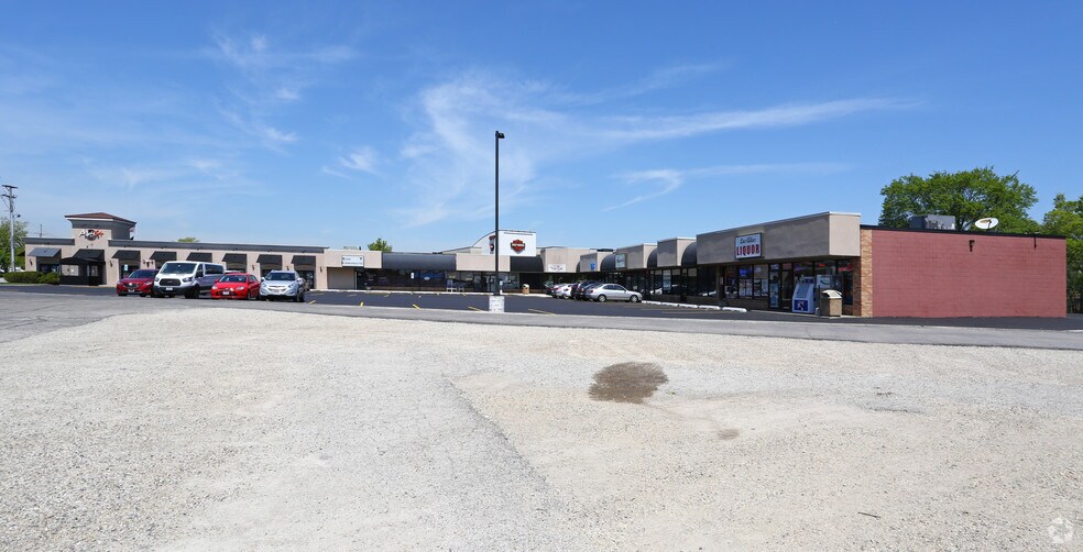 2001 N Rand Rd, Palatine, IL à louer - Photo principale - Image 2 de 12
