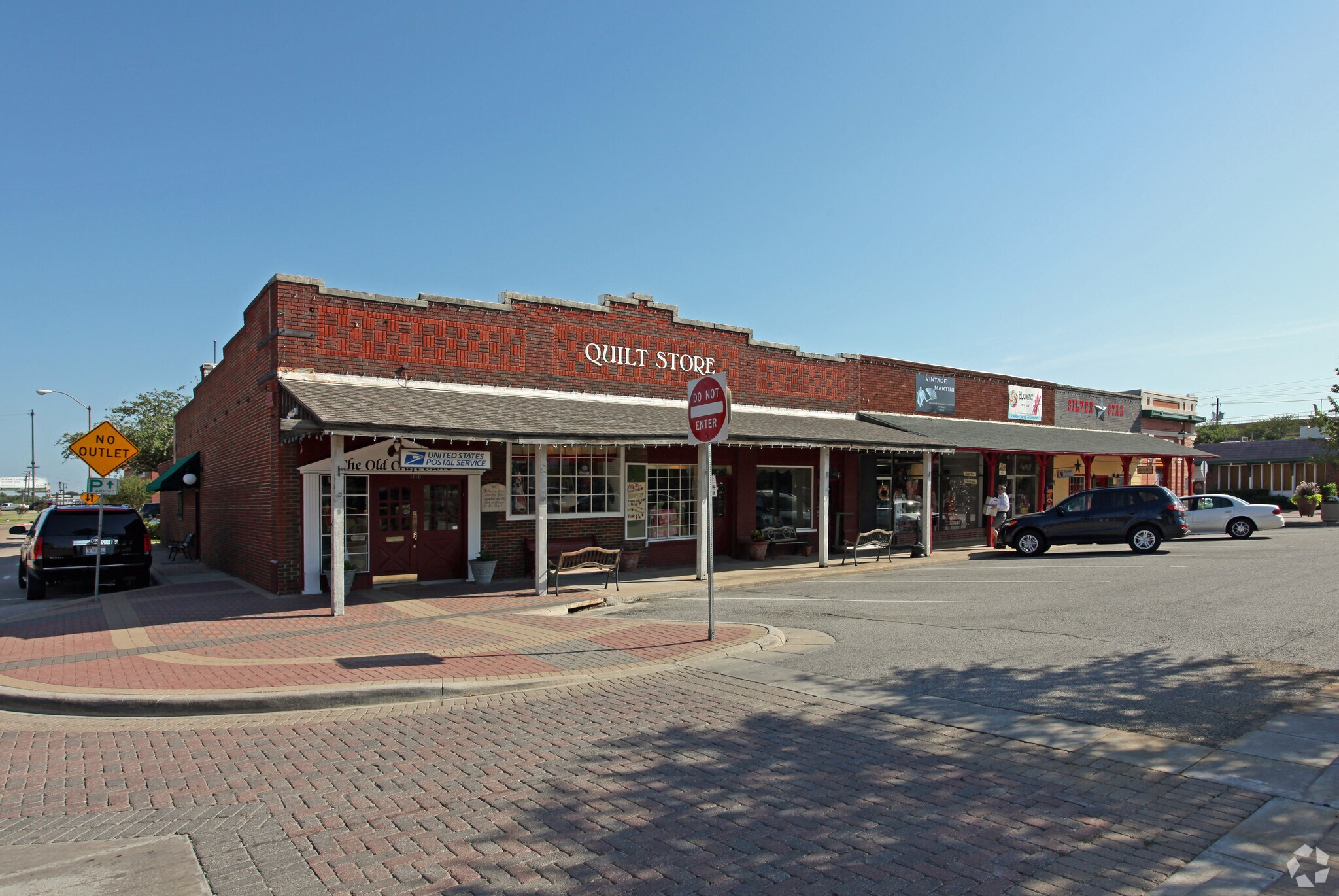 1108 W Main St, Carrollton, TX à vendre Photo du bâtiment- Image 1 de 3