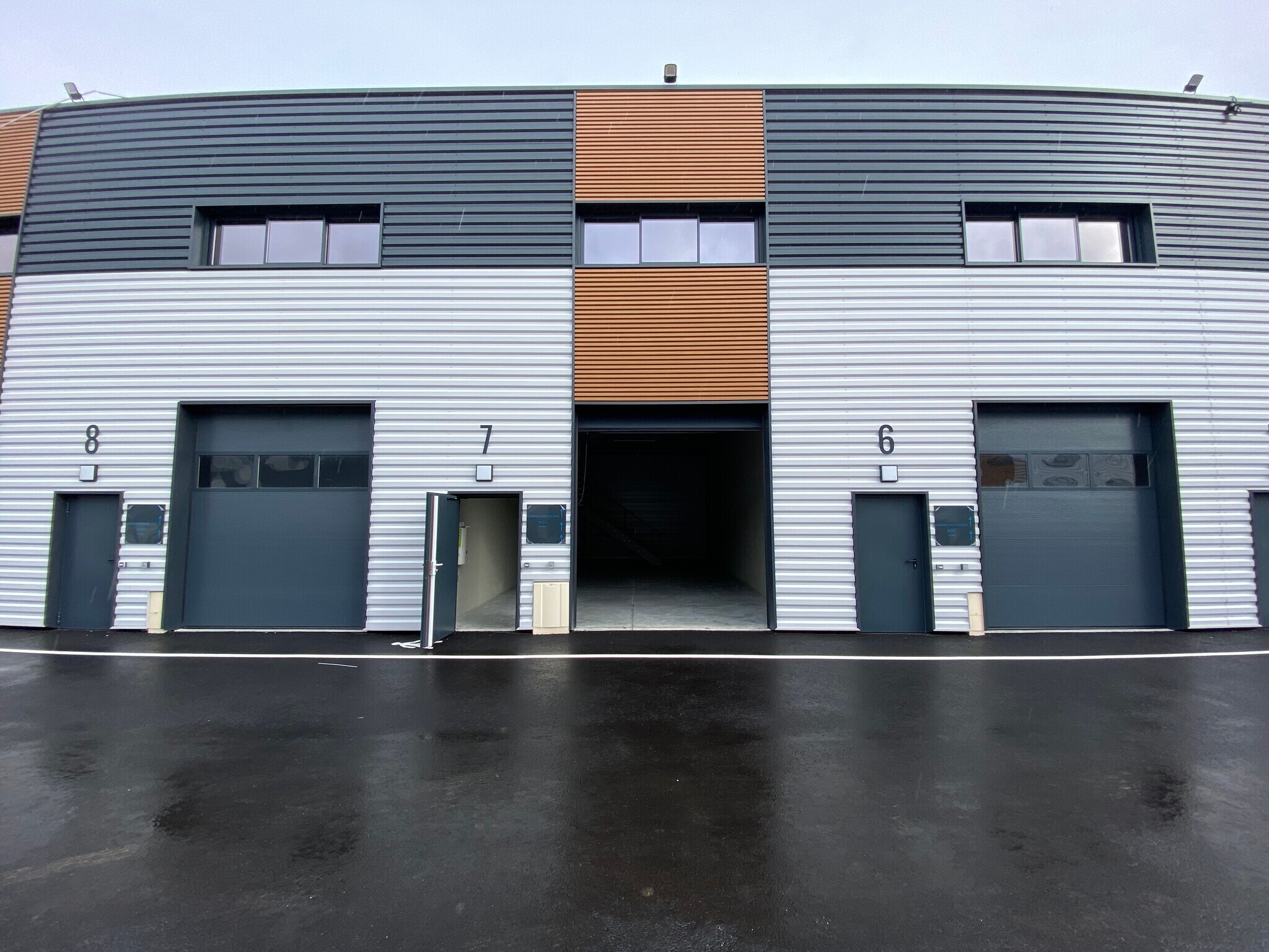 5 Allée Jacques Delors, Gradignan for lease Primary Photo- Image 1 of 8