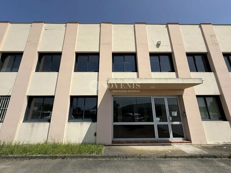 Bureau dans Chassieu à louer - Photo du bâtiment - Image 1 de 6