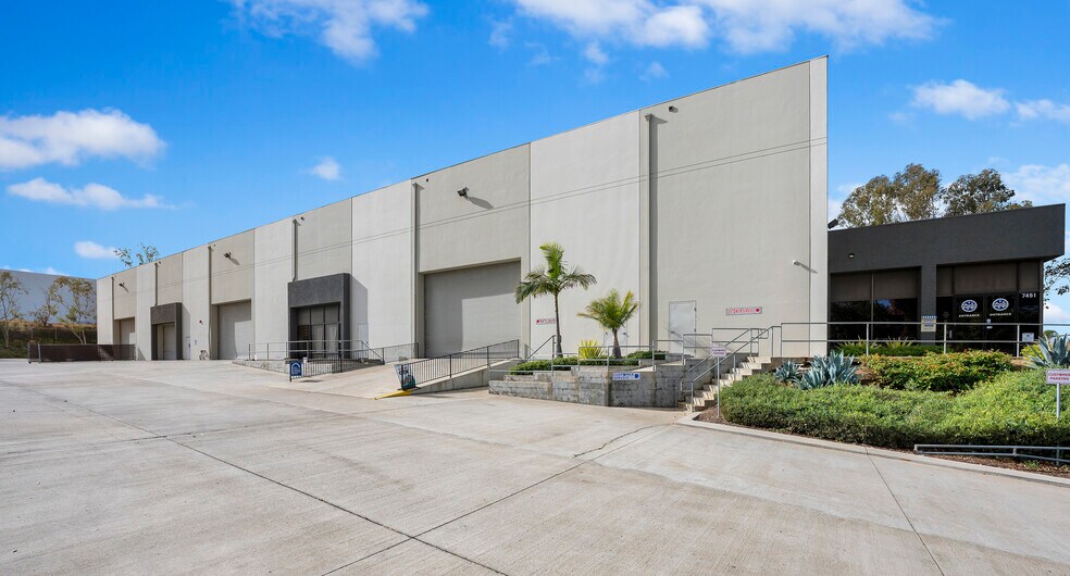 7451 Trade St, San Diego, CA à louer - Photo du bâtiment - Image 3 de 6