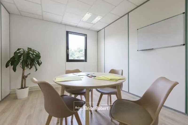 Office in Lyon for lease - Interior Photo - Image 2 of 10