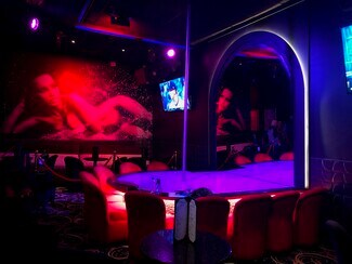 Plus de détails pour 144 E Juneau Ave, Milwaukee, WI - Commerce de détail à vendre