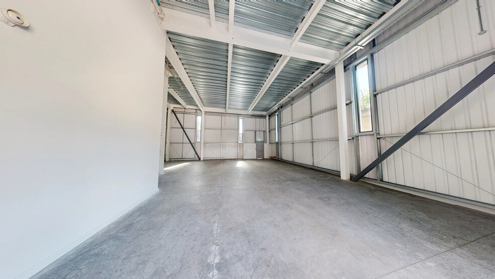 331 Wick Rd, London for lease - Matterport 3D Scan - Image 3 of 7