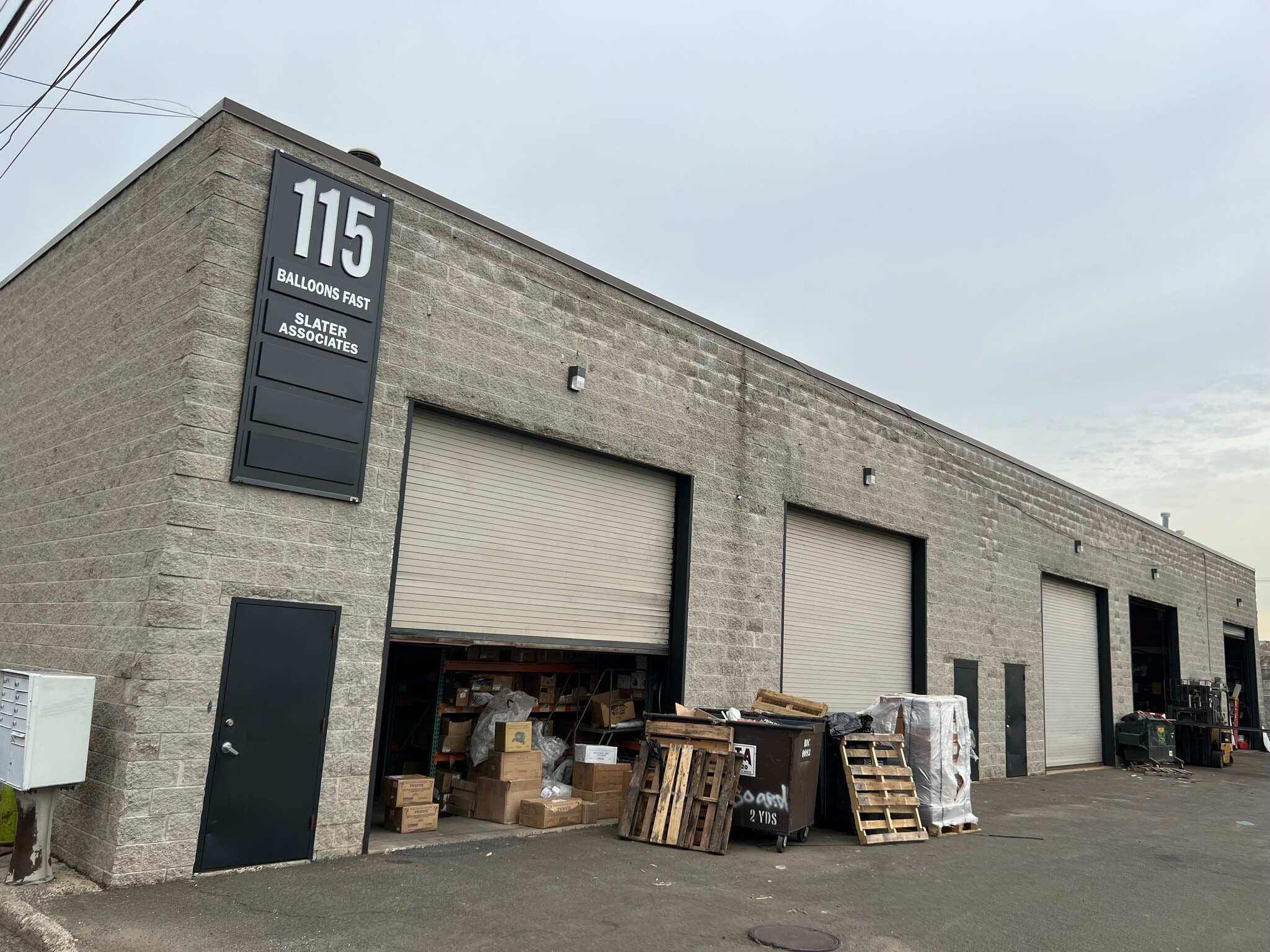 115 Industrial Loop, Staten Island, NY à louer Photo du bâtiment- Image 1 de 3