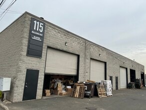 115 Industrial Loop, Staten Island, NY à louer Photo du bâtiment- Image 1 de 3