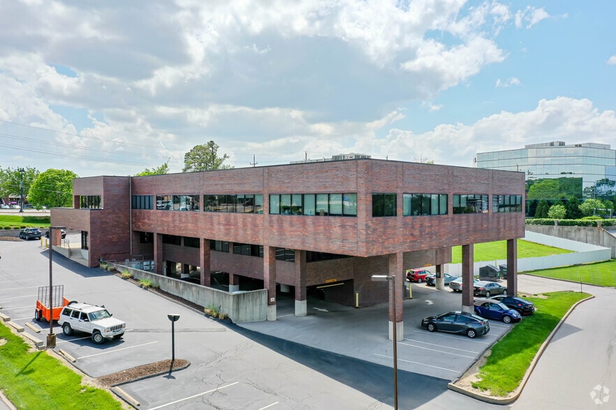 12401 Olive Blvd, Creve Coeur, MO for sale - Building Photo - Image 2 of 4