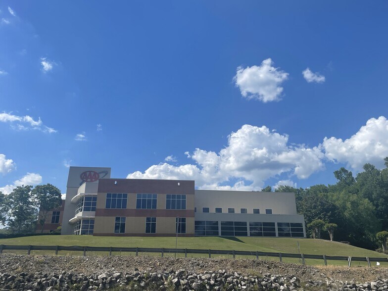 2400 Acton Rd, Birmingham, AL à louer - Photo du bâtiment - Image 2 de 5