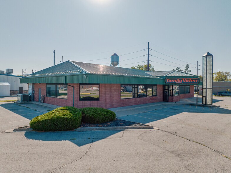 730 West St, Grinnell, IA à louer - Photo du bâtiment - Image 2 de 7