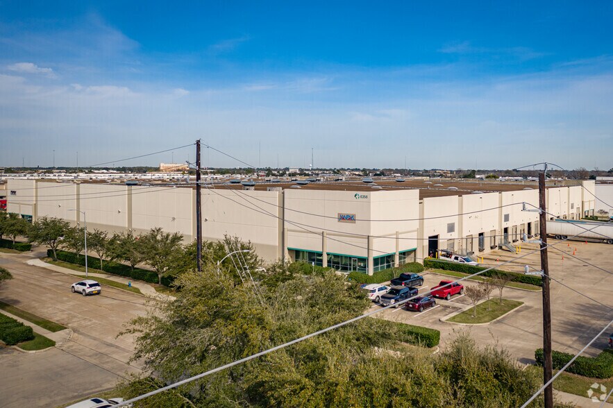 6356 Clara Rd, Houston, TX à louer - Photo du bâtiment - Image 2 de 2