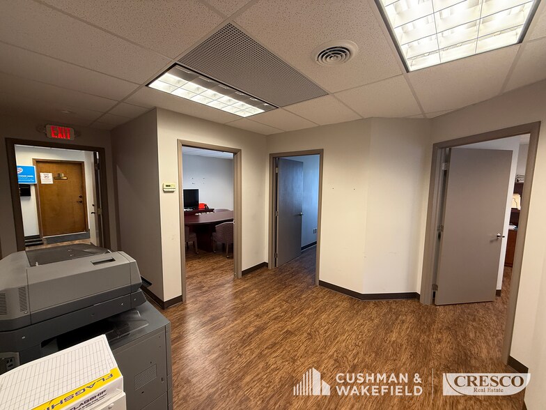 5455 Broadview Rd, Parma, OH à vendre - Photo intérieure - Image 2 de 7