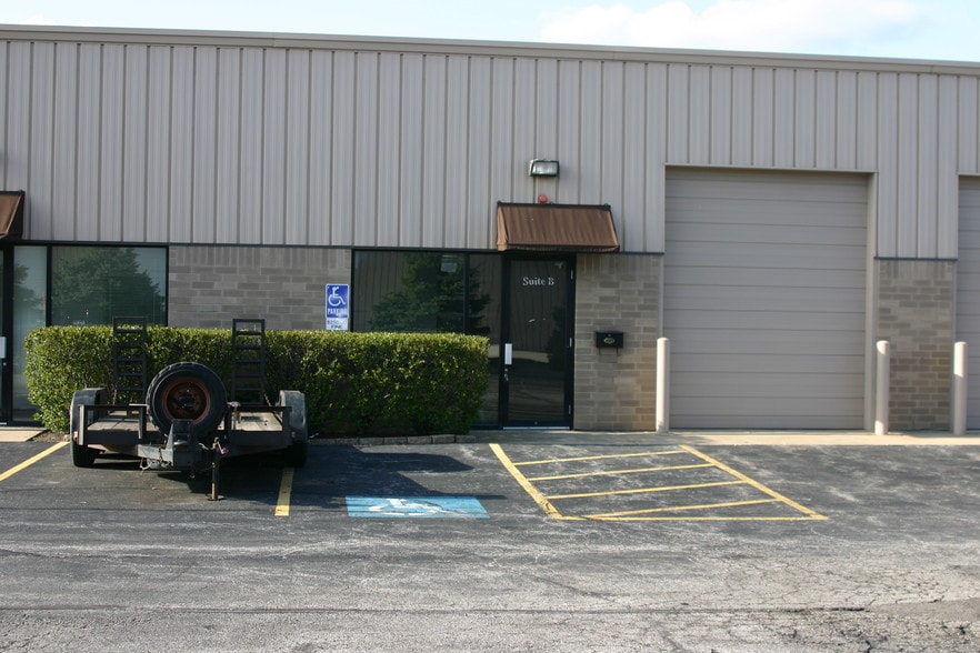 554 Anderson Dr, Romeoville, IL for lease - Building Photo - Image 2 of 12