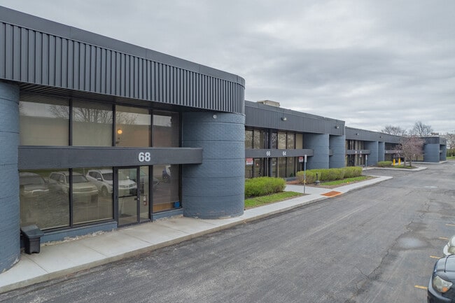 Plus de détails pour 50-70 Novopharm Ct, Toronto, ON - Industriel à vendre
