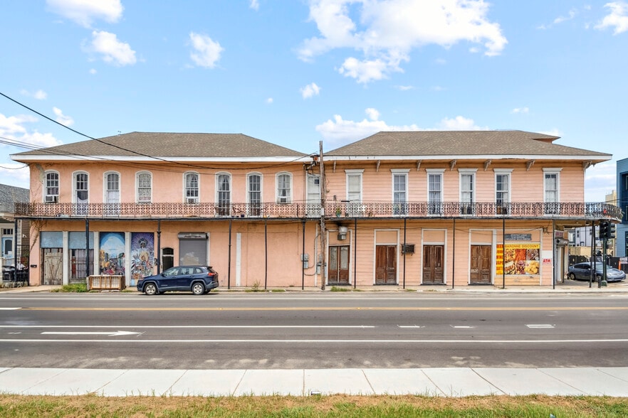 MIXED-USE RESIDENTIAL PORTFOLIO portefeuille de 2 propriétés à vendre sur LoopNet.ca - Photo du bâtiment - Image 3 de 14