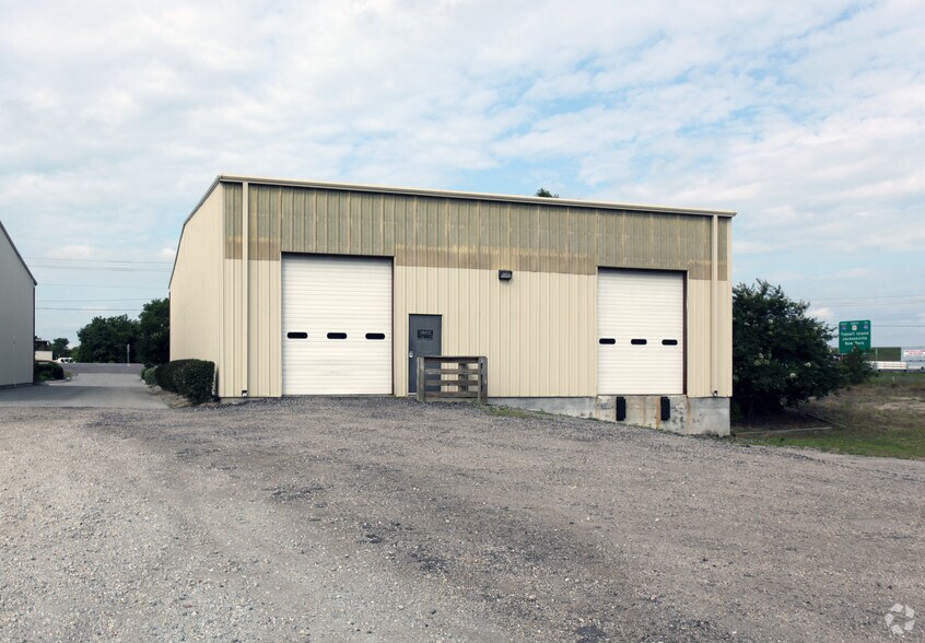 3252 Us-421 Hwy N, Wilmington, NC à vendre - Photo du bâtiment - Image 1 de 2