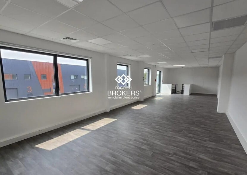 Industriel dans SAINT-OUEN-L'AUMONE à louer - Photo intérieure - Image 2 de 4