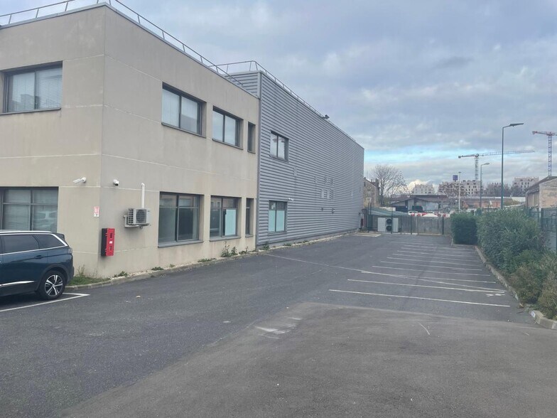 Flex dans Gennevilliers à louer - Photo du bâtiment - Image 2 de 12